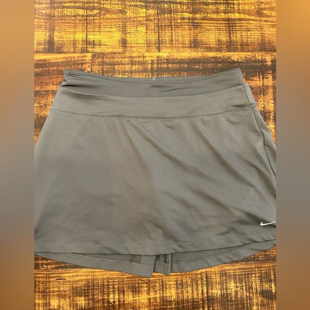 NWOT- Women’s Nike Golf Skirt with detachable shorts